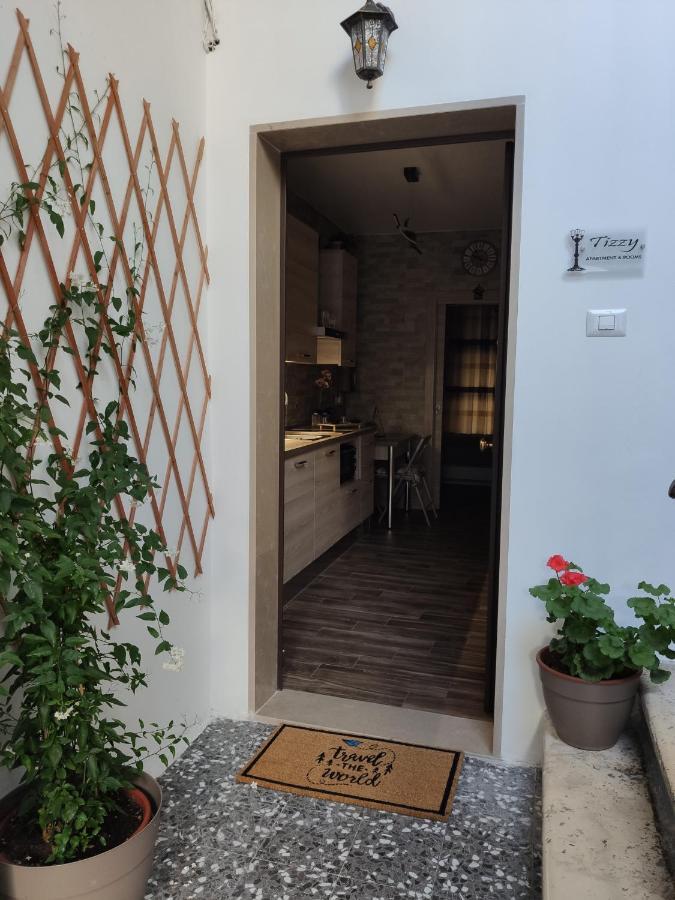 Tizzy Apartment & Rooms Bari Dış mekan fotoğraf